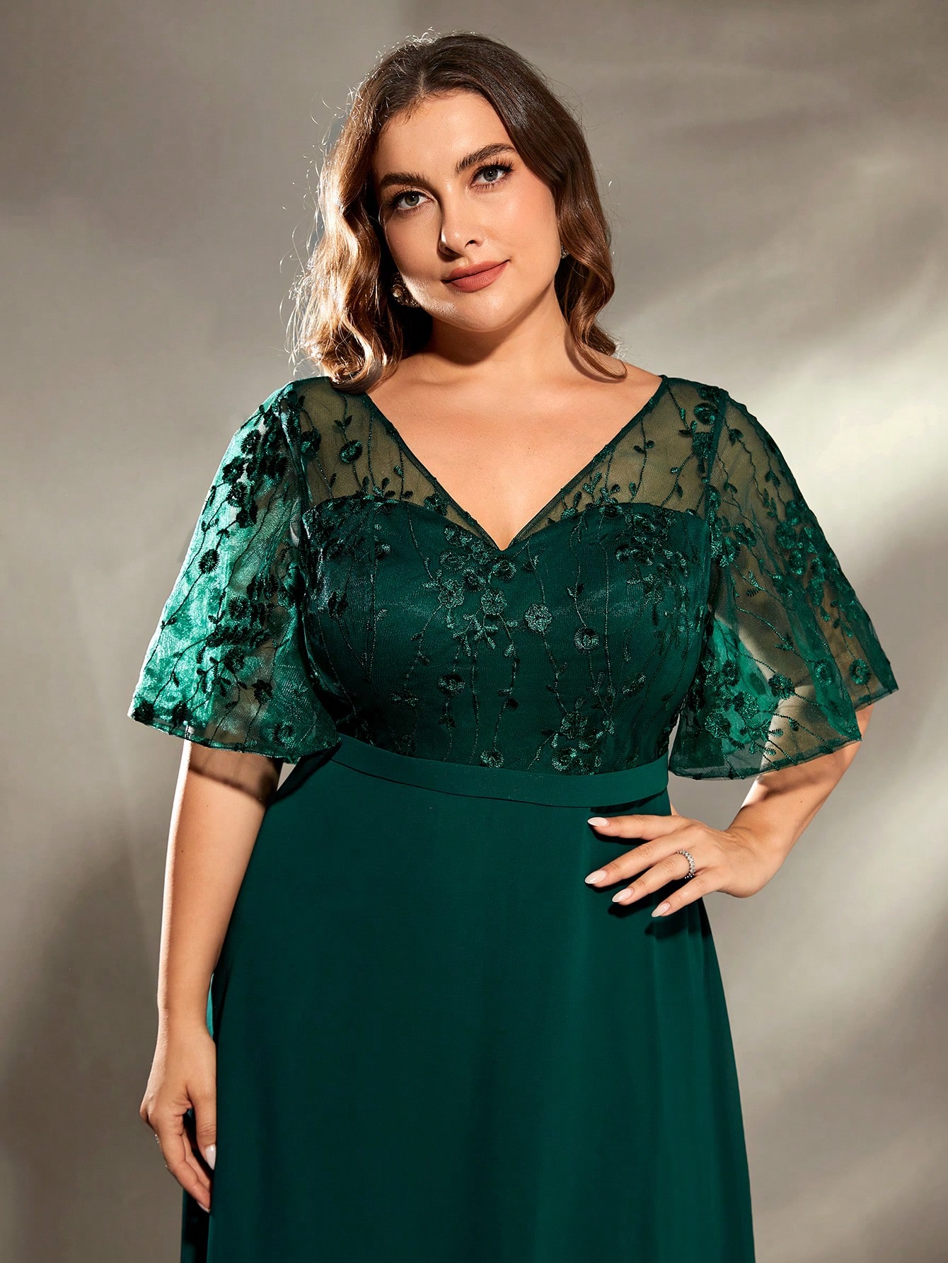 Mgiacy de talla grande con cuello en V, manga trompeta transparente, falda completa de gasa bordada, vestido de noche, vestido de