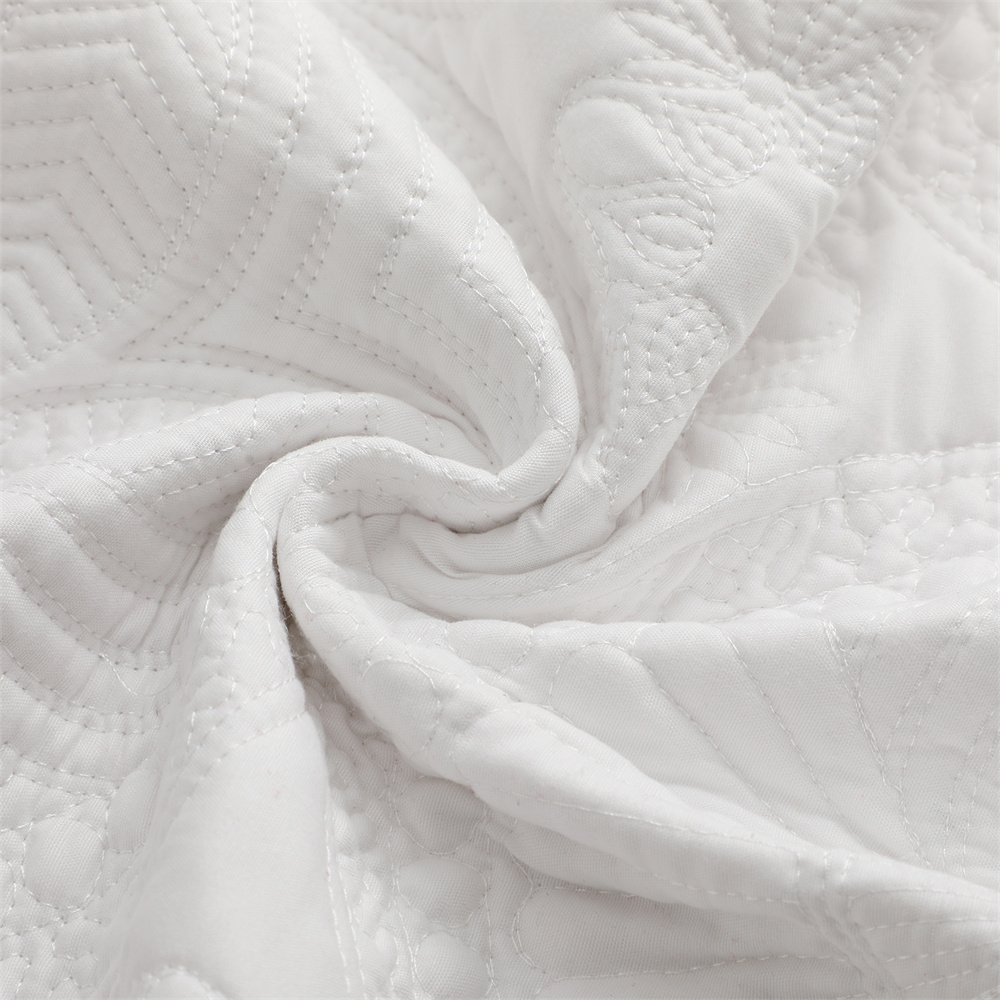 Cotton baby quilt monogrammed embossed patchwork embossed scalloped blanket for children four seasons