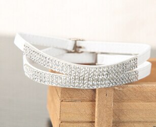 Charmante leren schoenenband met strass steentjes voor dames: Wit