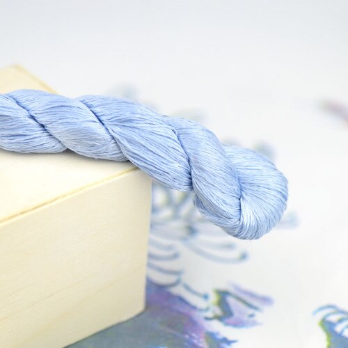 1 väri 400m suzhou kirjonta 100%  luonnonsilkki brodeerattu lanka silkki tee itse silkkisävyinen kirkas väriviiva keskiyönsininen: Ei . 3