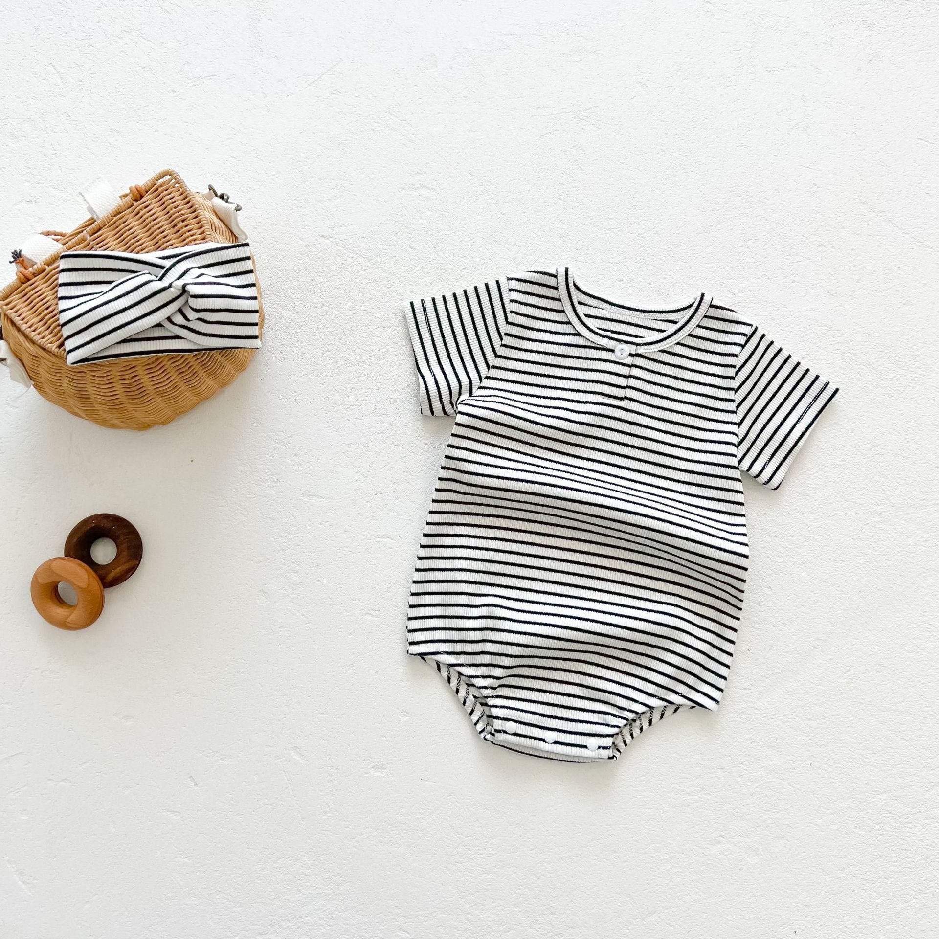 1679b Baby-bodys mit streifenmuster für neugeborene , 2022 sommer-Baby-jumpsuits mit streifenmuster und kurzen ärmeln für jungen: Schwarz / 80 für 1y