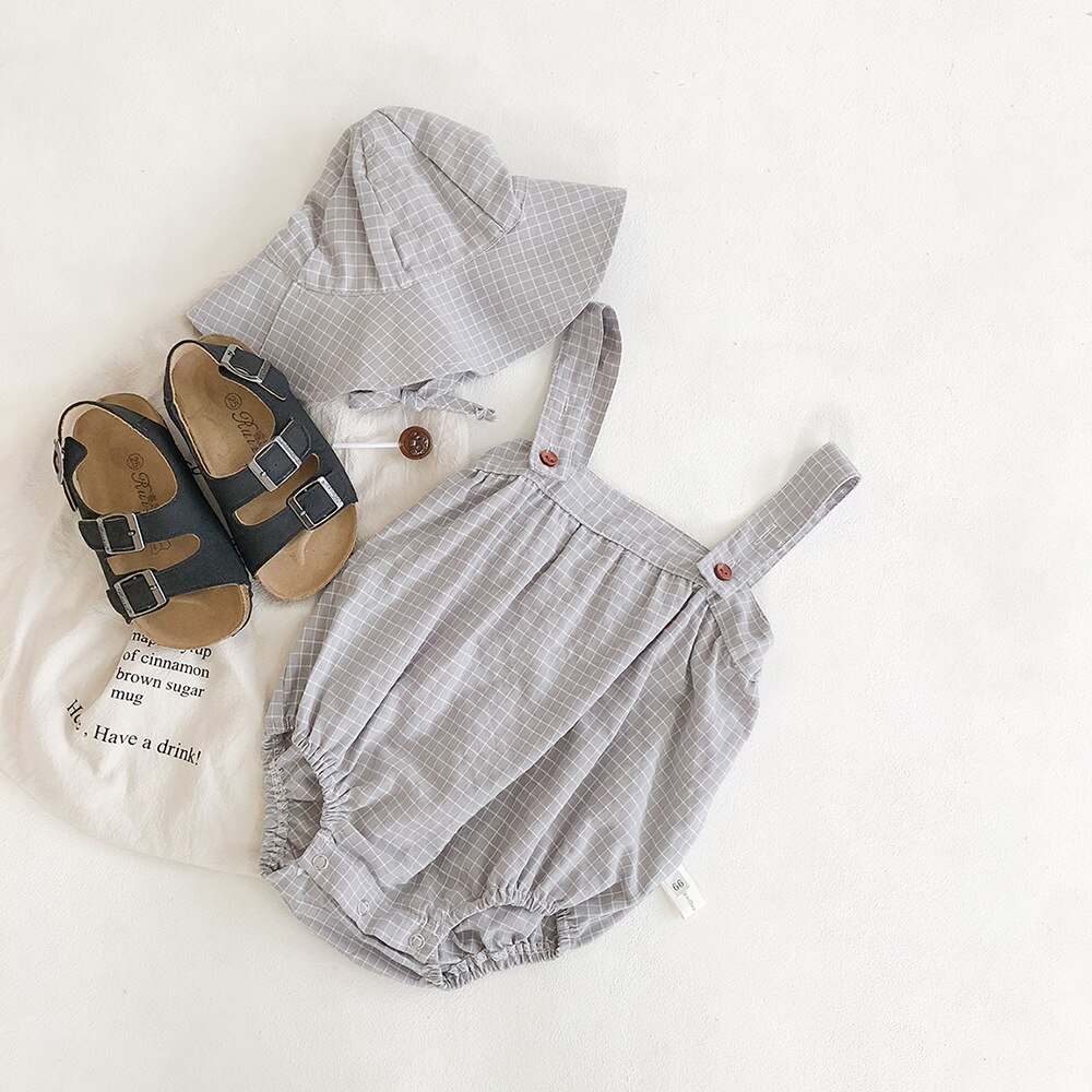 2022 roupas de bebê verão ins algodão pop xadrez estilingue + chapéu de sol + camisa de manga curta bebê menino terno de três peças separadas encomendas: Gray Sling with hat / 12-18M