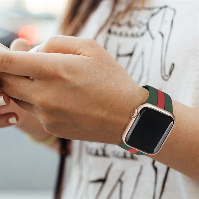 Siliconen band voor Apple Watch Series 3 5 6 SE 7 8 Ultra Sport rubberen horlogeband voor IWatch 38 42MM 40MM 44MM 41 45 49MM