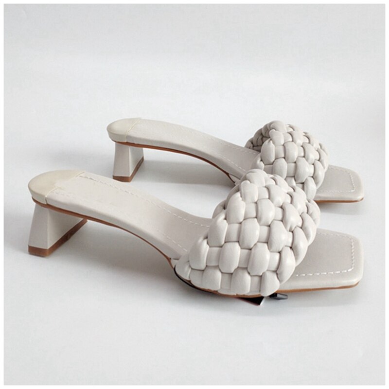 Suojialun merk dames zomer slippers geweven open teen pantoffel vierkante lage hak vrouwelijke strand slippers: Wit / 36