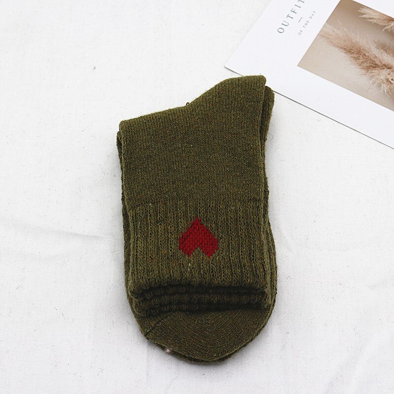 Kvinnors vinterförtjockade varma yllestrumpor med broderier hjärtformade retro kashmirstrumpor 5 par: S4