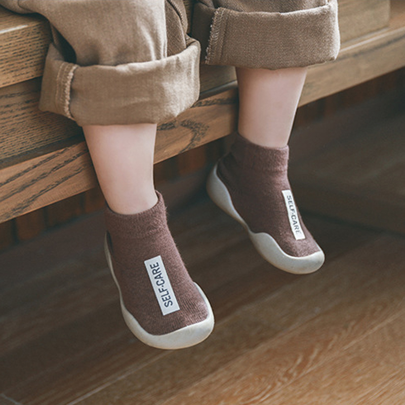 Calcetines antideslizantes informales para bebé, zapatos de suela de goma de Color sólido para primavera y otoño, calcetín de para niño pequeño