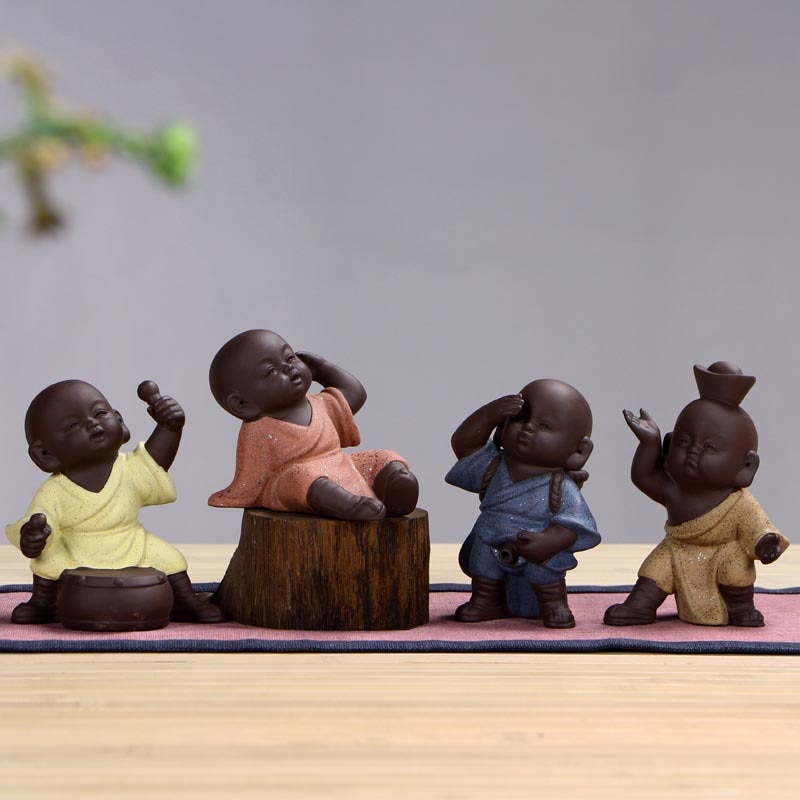 Chinese keramische thee huisdier boeddhabeeld monnik home decor decoratie pee jongen paars zand Thee ornamenten Plassen jongen