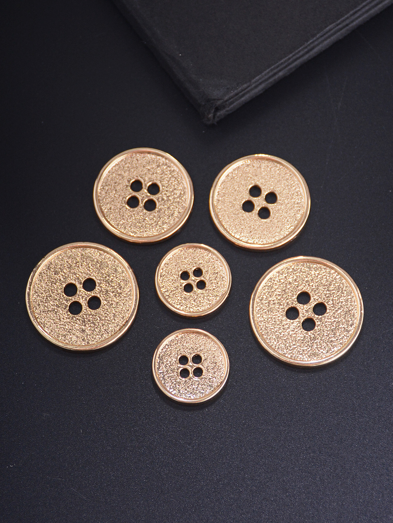 10 unids/set clásico redondo botones planos joyería DIY costura a mano 4 agujeros botones de Metal accesorios de ropa todo fósforo