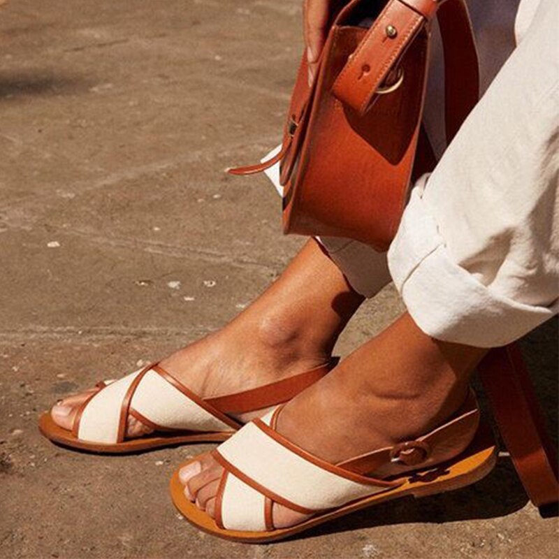 Damesdames Rome Sandalen Vrouw Zomer Open Teen Flats Vrouwen Gesp Dames Gladiator Slides Vrouwelijke Strand Schoenen Plus Size