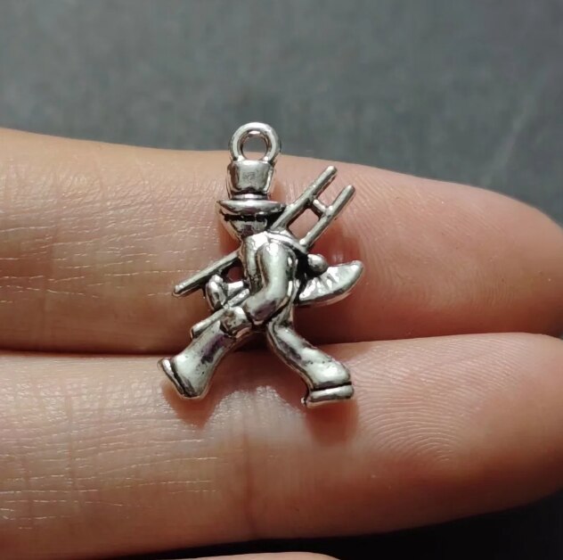 10 pçs pingentes chaminé varredor metal liga tom jóias diy achados encantos atacado 20x14mm