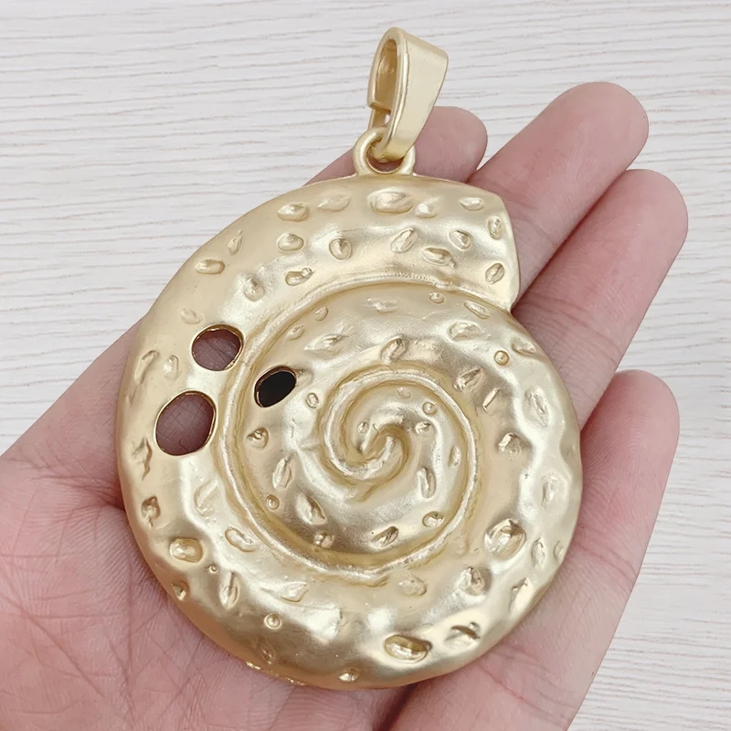 1 x antiek zilver kleur grote schelp schelp zeeslak spiraal charme hanger voor ketting sieraden maken accessoires 78x54mm: Goud-kleur