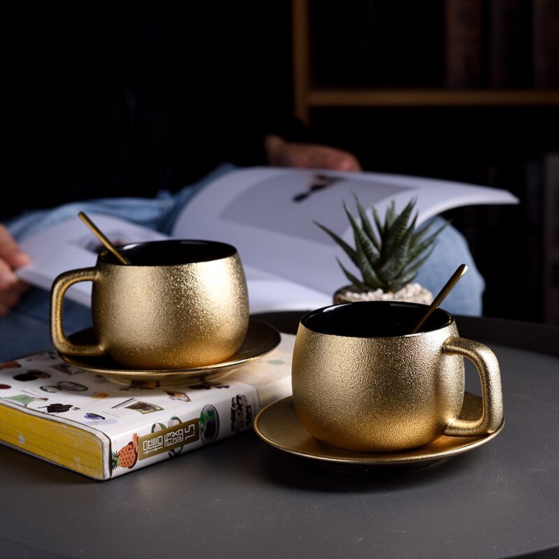 Dubai luksus gyldne kaffekopper underkop sæt ædel guld keramik frostet eftermiddagstekop espressokrus tazas tasse gratis teske
