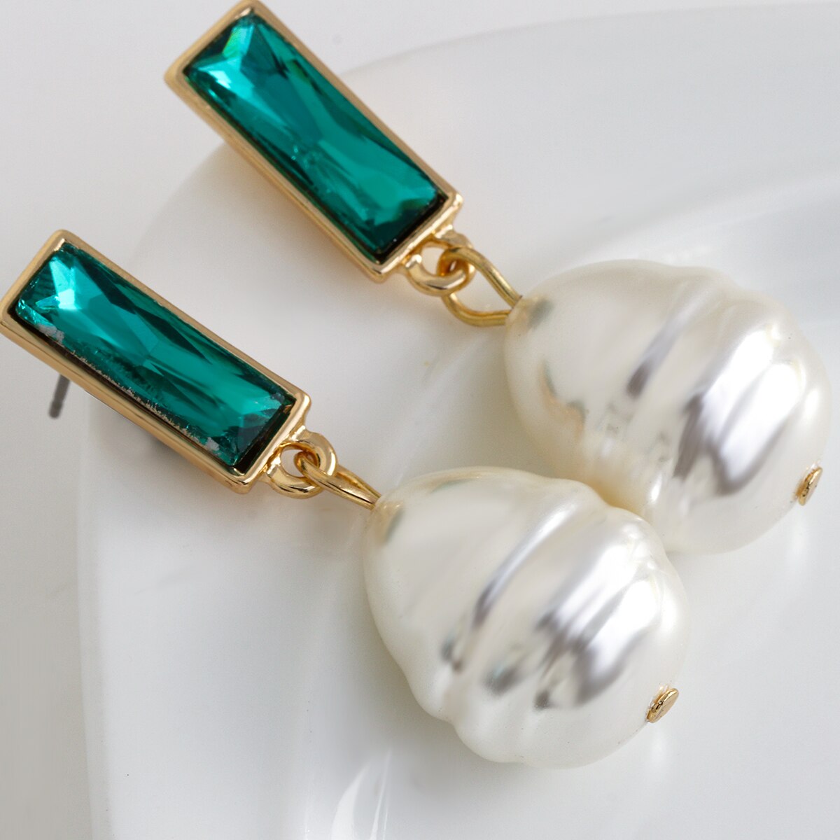 ANEOSA-pendientes colgantes de perlas para mujer, aretes geométricos verdes con diamantes de imitación, hechos a mano, colgantes de perlas de agua dulce