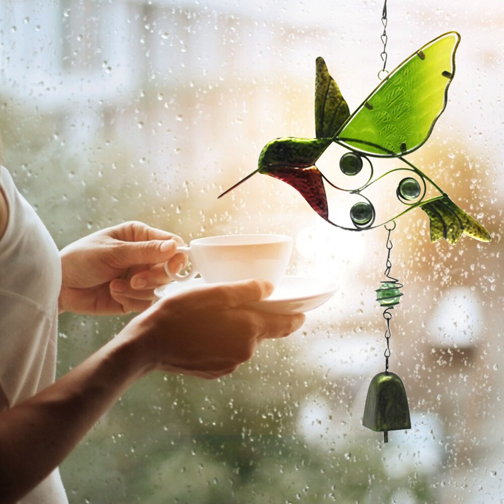 Hage gårdsplass dør hengende ornament klokke anheng glass kolibri innendørs stue håndverk vegg utendørs hage vindklokkeslett