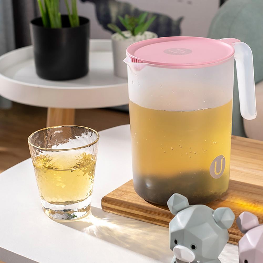 1Pcs Plastic Cold Water Bottle Handle Pitcher Large Capacity Easy to Clean Plastic Straining Pitcher for Water Juice Container