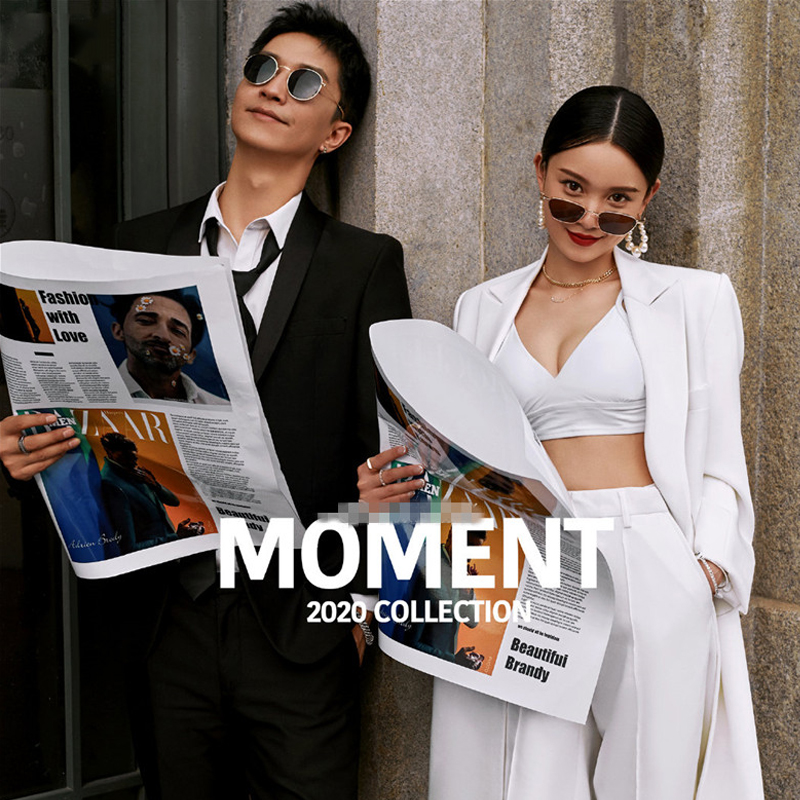 Handheld Photograph Props Colorful English Poster Wedding Photography Couple Street Shooting Camera Posing Props