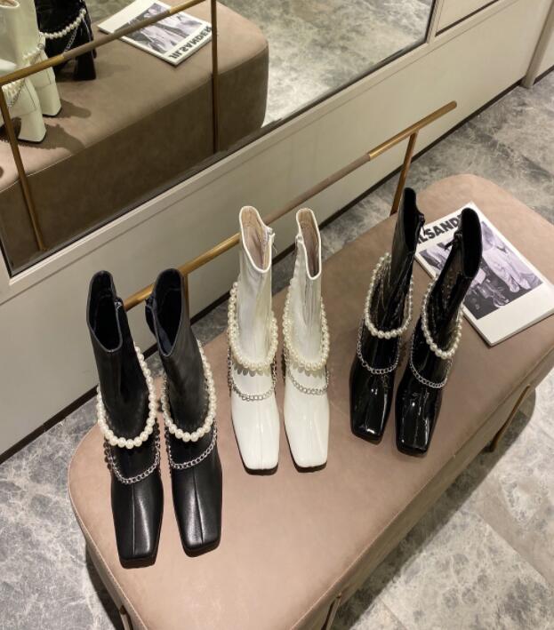eins Luxus Frauen Weiß klobig hoch Fersen Perle Stiefeletten Winter Suqare Kappe Westlichen Patent Leder Stiefel ziehen Königin schuhe