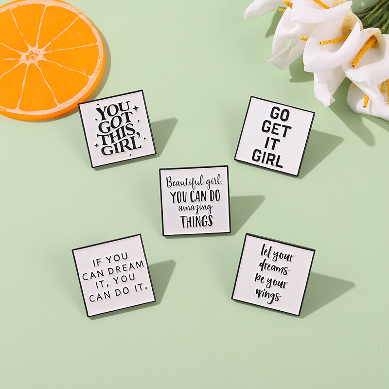 Mode Eenvoudige Brief Legering Emaille Broche Persoonlijkheid Unieke Meisje Droom Tekst Badge Creatieve Trendy Revers Rugzak Sieraden