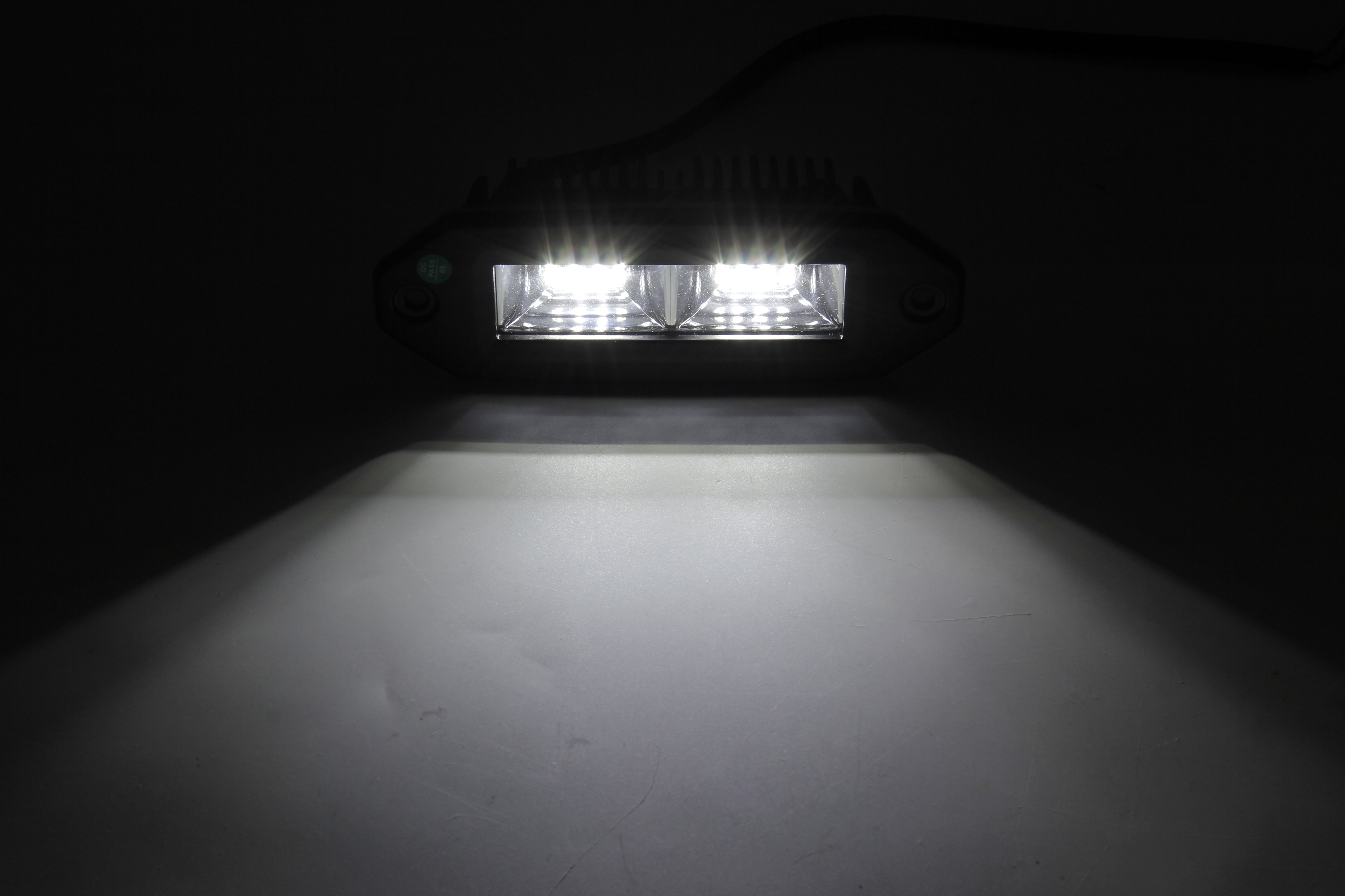 2pcs 40W Flush Mount LED Pods Flood Work Light Bar 6500K Waterproof Led Work bar For Offroad Backup pickup Car
