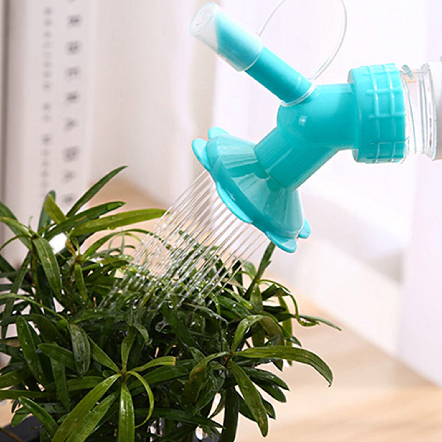 Mini Kunststoff Gießkanne Auslauf Flasche Kappe Dual Kopf Sprinkler Düse drinnen-Anlage Gießkanne Garten Sprinkler Werkzeug