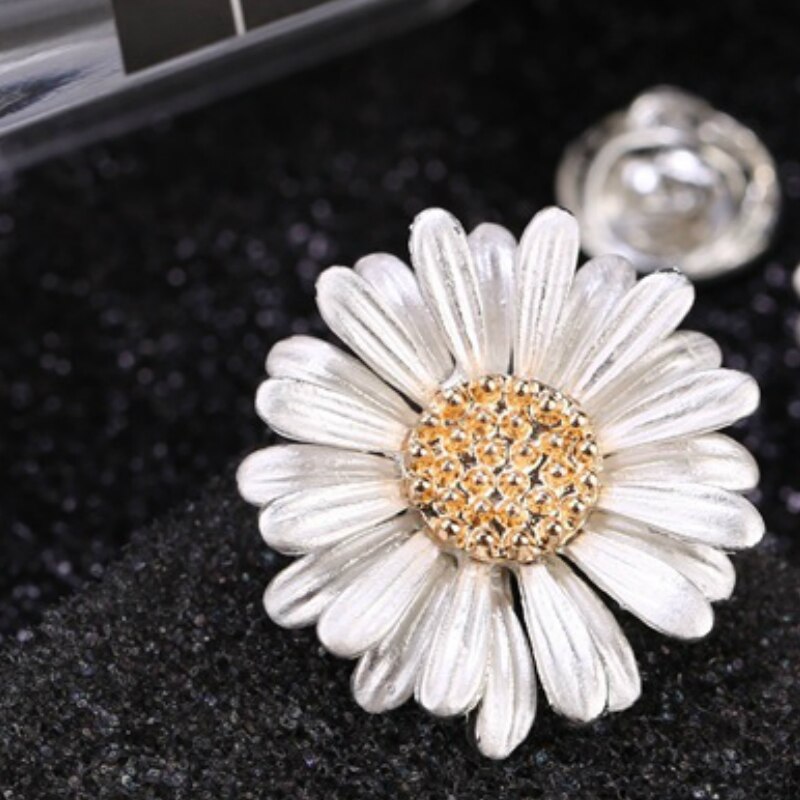 Spille piccola margherita spilla fiore anti-luce spilla gonna colletto ago Cardigan scialle sciarpa fibbia abbigliamento accessori donna regalo: Default Title
