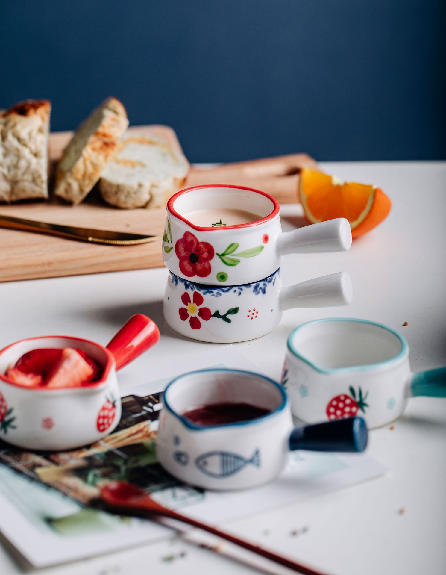 2PCS Cute Hand-painted Ceramic Small Dish Seasoning Gravy Boats Tableware Seasoning Dish Mini Milk Pan Coffee Pot LB460