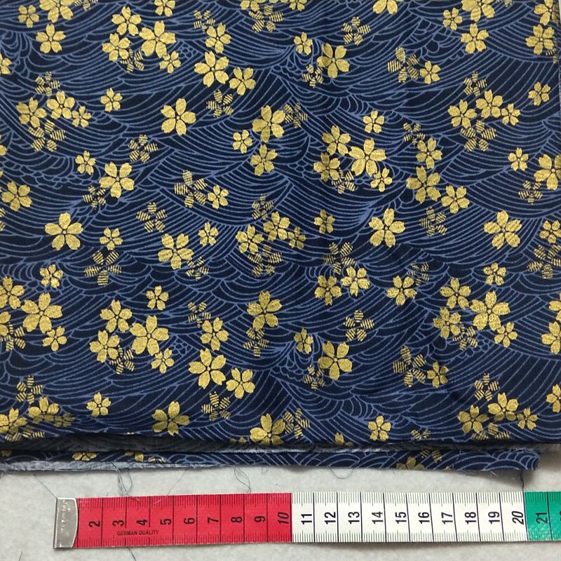 Bonito estampado en azul marino y dorado, flores de cerezo, flores de Sakura, tela de algodón, vestido de costura DIY, 50x100cm, decoración del hogar