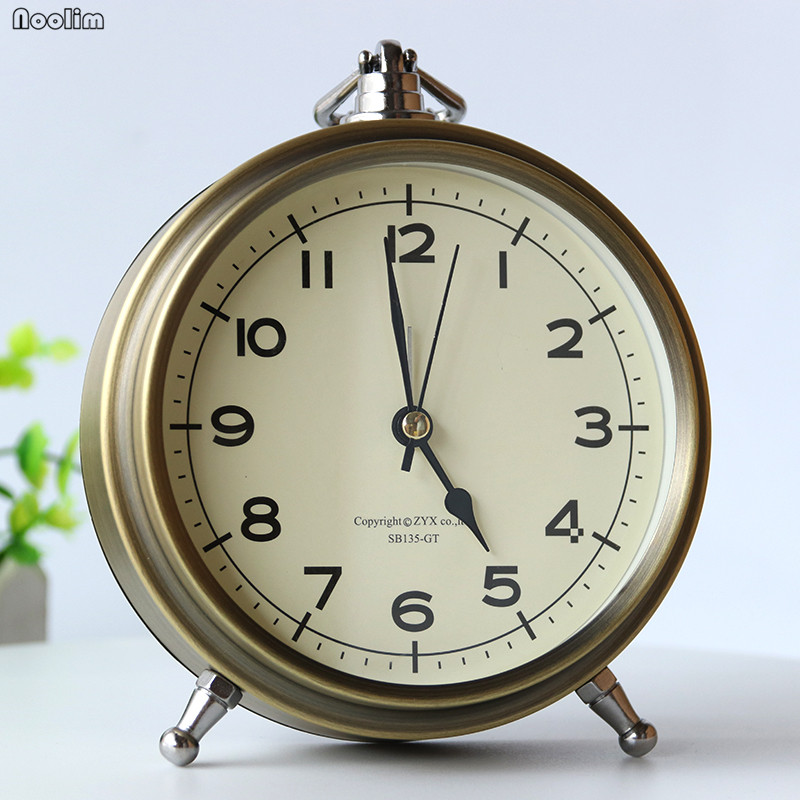 Digital Alarm Clock Simple Mute Round Metal Portable Bedside Clock European Home Living Room Table Decoration
