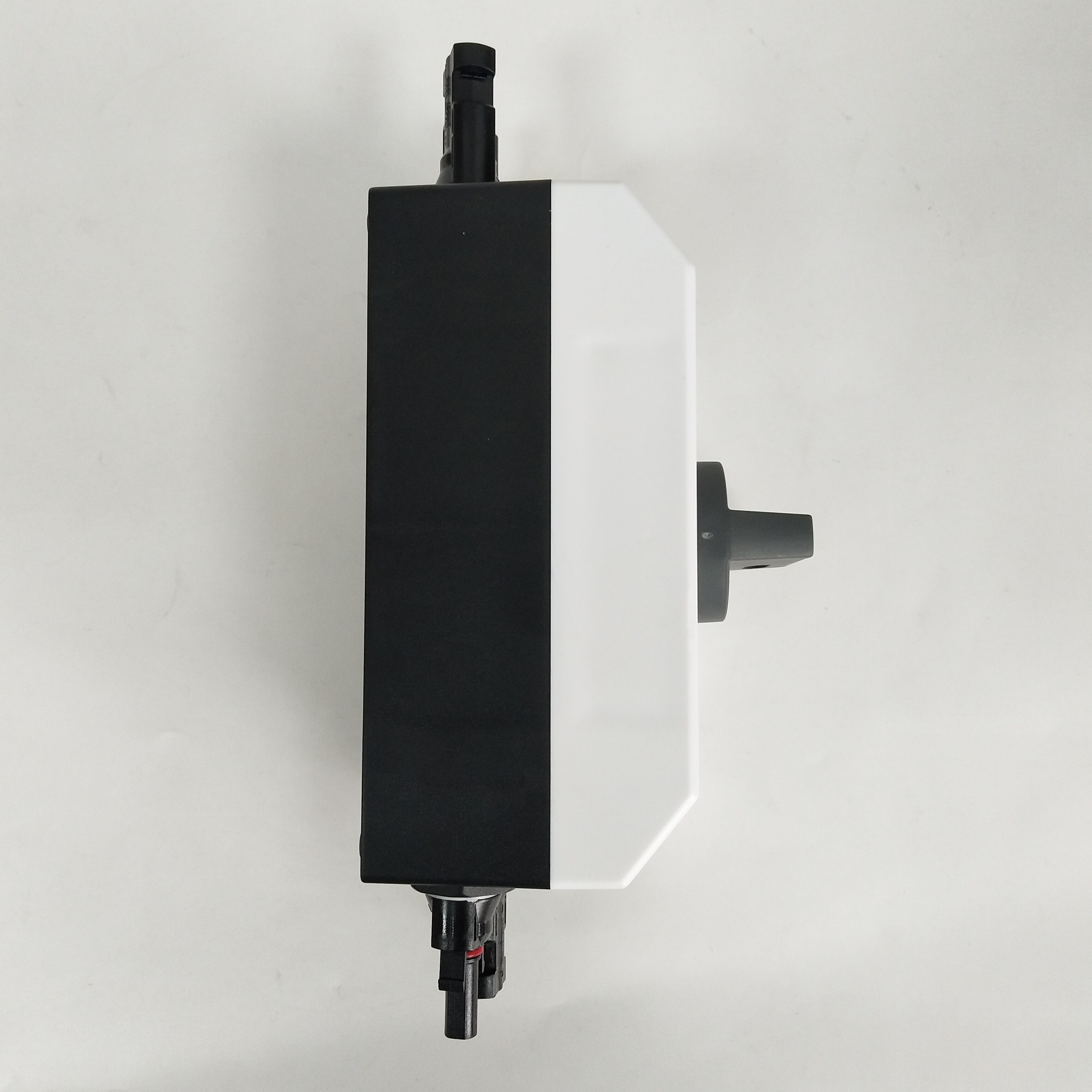 Waterproof IP66 High performance Solar DC 1500V 40A PV Photovoltaic Isolator Isolating Switch with 2 pairs SOLAR Connectors