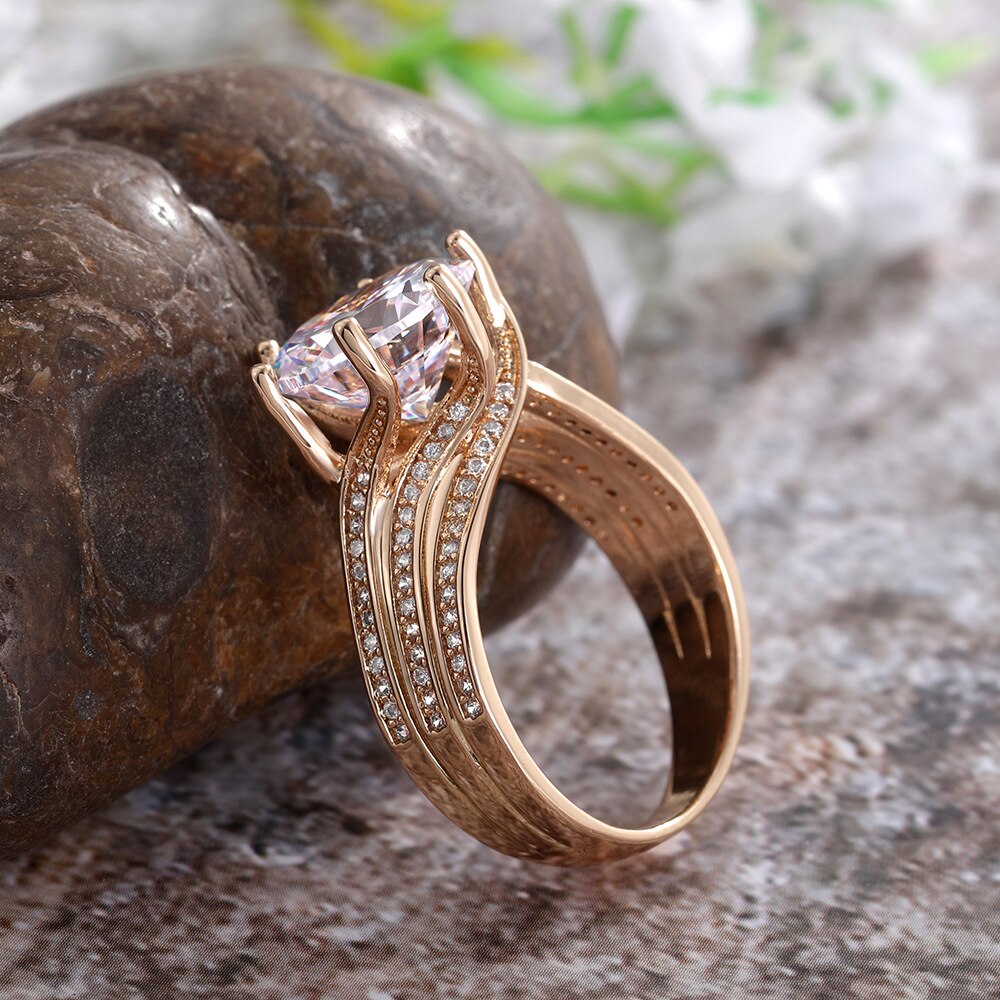Stijlvolle Gold Kleur Classic Wedding Vrouwen Ring Eenvoudige Vinger Ringen Met Midden Verharde Cz Stones Delicate Vrouwelijke Engagement Sieraden