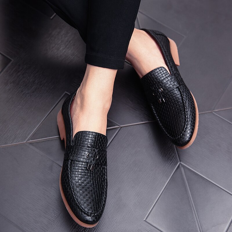 Mænd loafers sko læder mokkasiner slip on mænd & #39 ;s fritidssko udendørs kjole fest loafers mandlige lejligheder moccasin sko stor størrelse 47