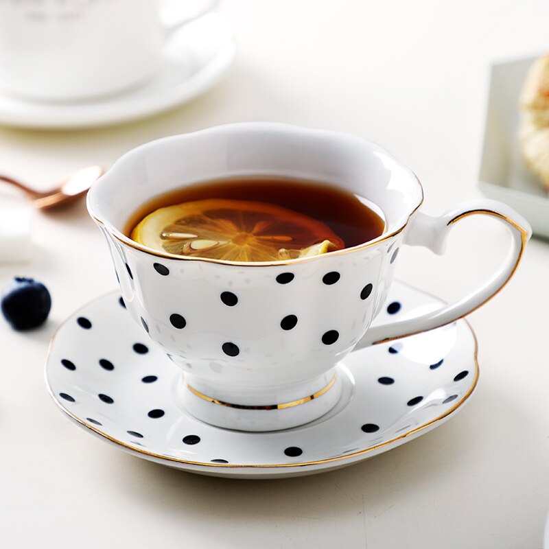 Oneisall Europese Stijl Plaat Keramische Schotel Diner Servies Set Saus Kommen Soep Noedels Platen Steak Westerse Voedsel Servies