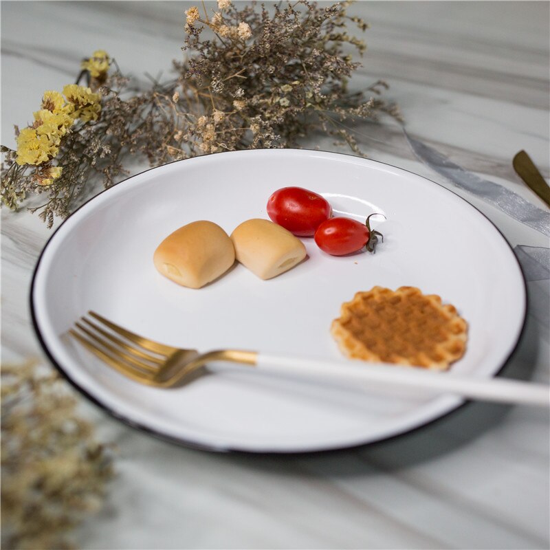 D 22 cm deep plate Enamel deep dish baking dish pasta dish round deep white with blue red side 8.5 inches: white with black