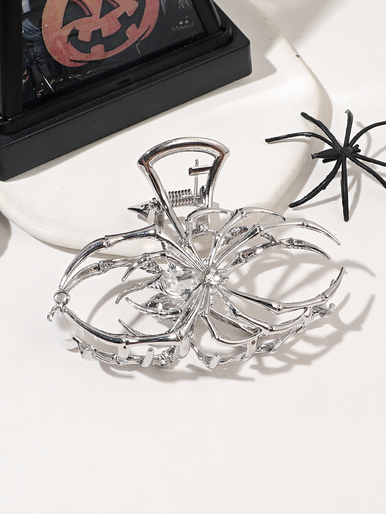 1 Uds. Pinzas en forma de garra para el pelo de araña plateadas grandes para mujer, pinzas para la mandíbula del pelo de sujeción fuerte para cabello grueso y fino, accesorios para el cabello de Halloween: Plata