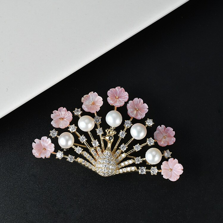 Leichte luxus-schmuckstücke aus österreichischem kristall, perlenbroschen, bekleidungsaccessoires, temperamentvolle pfauen-hochzeitsbroschen: Weiß