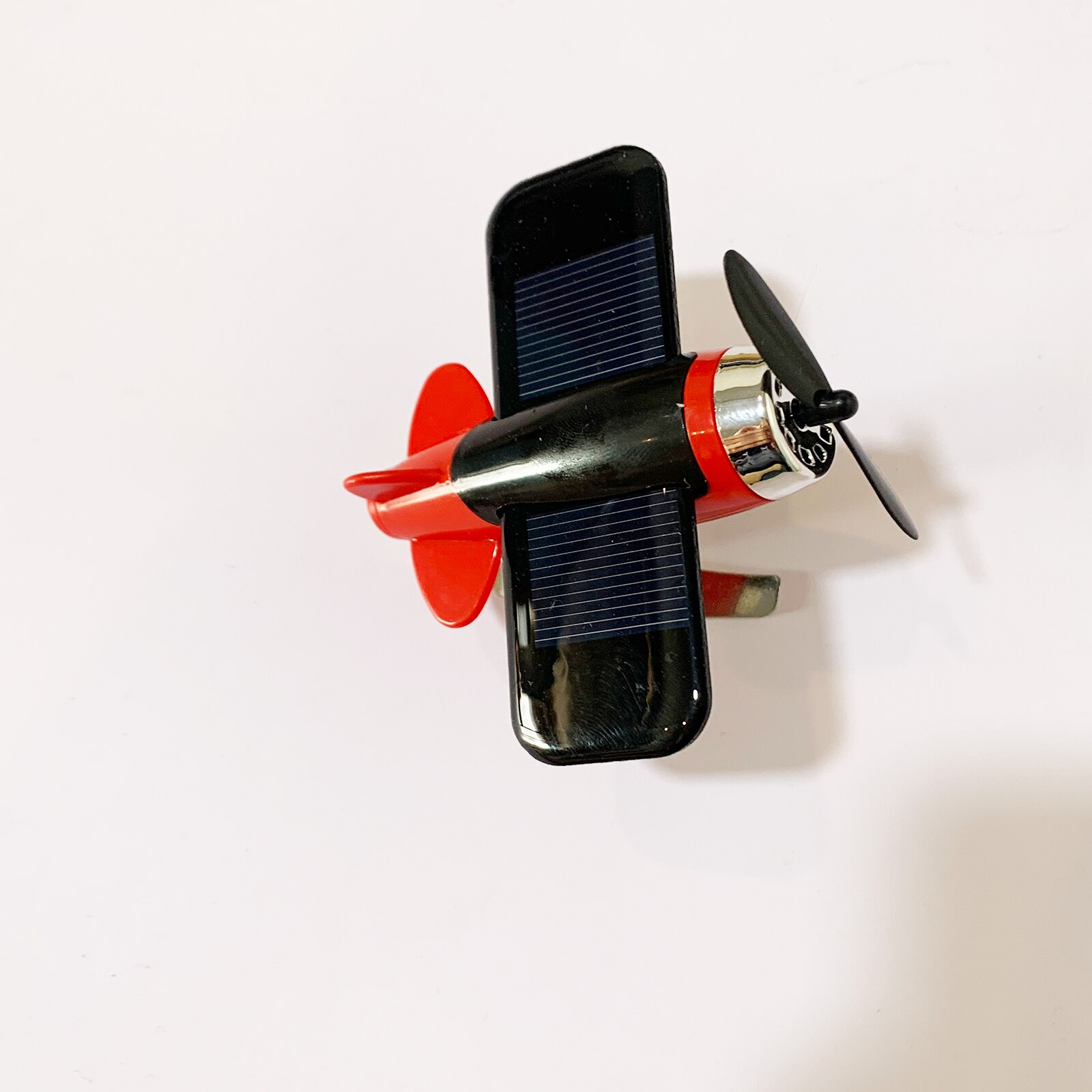 1 stücke Flugzeug Schmücken Solar- angetrieben Flugzeug Modell Auto Armaturenbrett Rotatefor Innen Und Auto Innen Büro