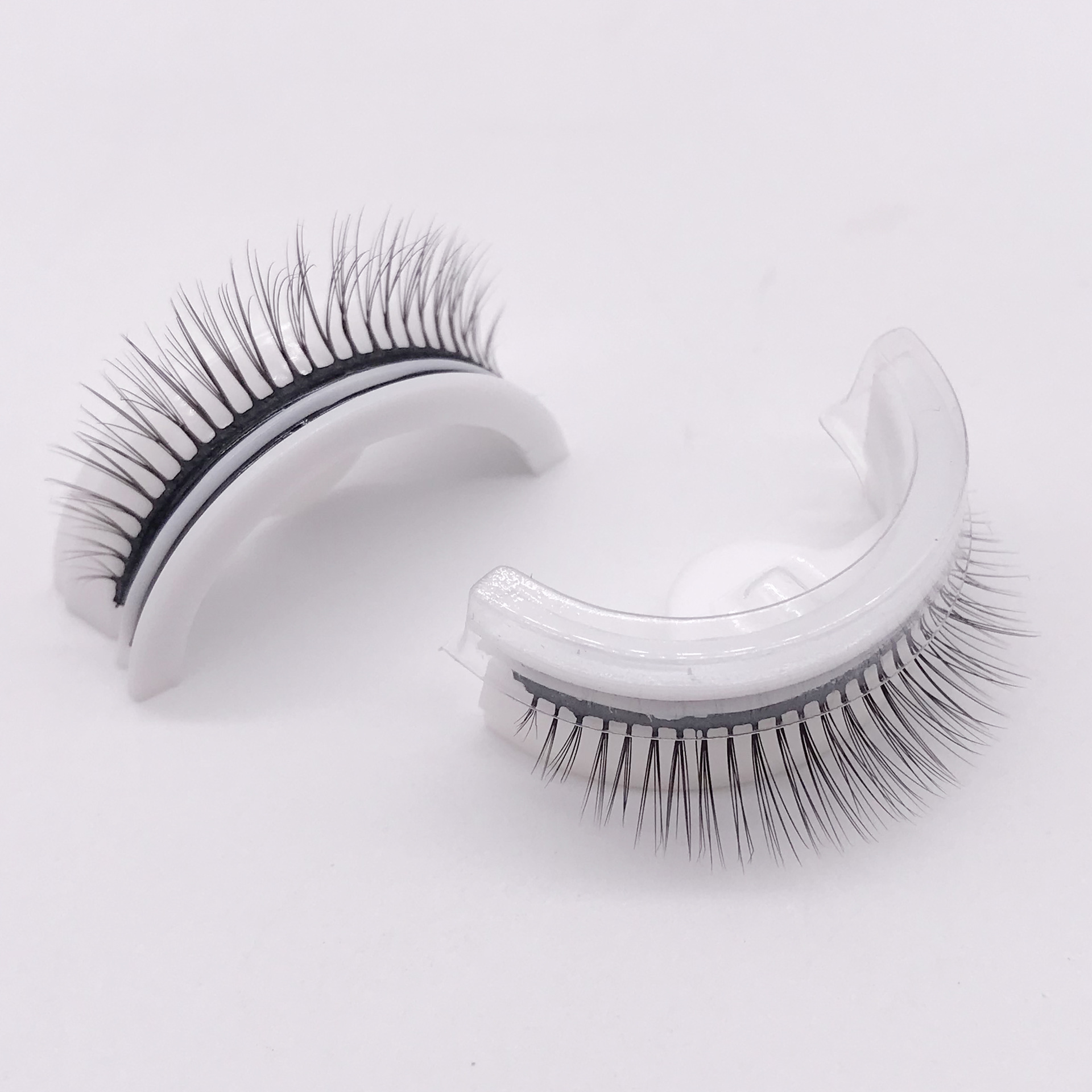 Genanvendelige selvklæbende øjenvipper ingen lim let at bære naturlige vipper effekt perfekt make-up skønhed tilbehør: 1 par naturel