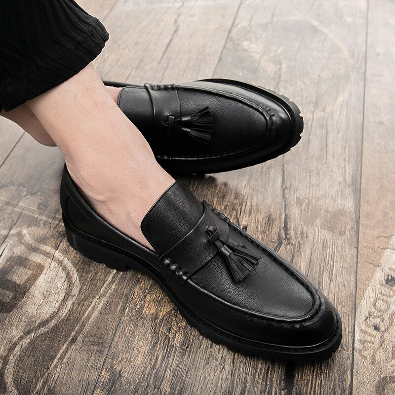 Herrskor läderskor som andas avslappnade sneakers loafers tofs mokassins bröllopsfest skor  l4