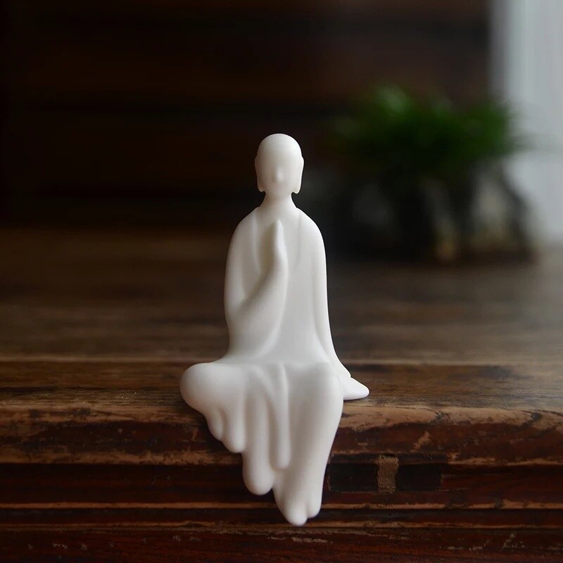 Chinois poterie Figure ornement Zen poupée Dehua blanc en céramique petits ornements Mini décorations Mini ensemble de thé décor à la maison