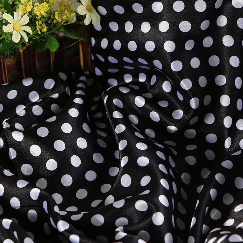 Prik skygge print punkt cap tørklæde satin tørklæde bånd kjole pyjamas stof: 4