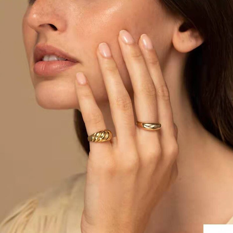Rustfrit stål guld crosissant kuppel ring til kvinder geometri diagonal stribe bred hale ring