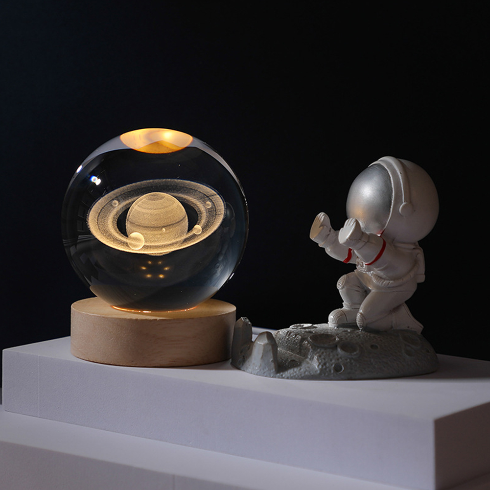 LED Kristall kugel Nachtlicht USB Aufladen 3D gravierte Mond Planet Galaxie Astronaut glühenden Kristall kugel Tisch lampe Geburtstags