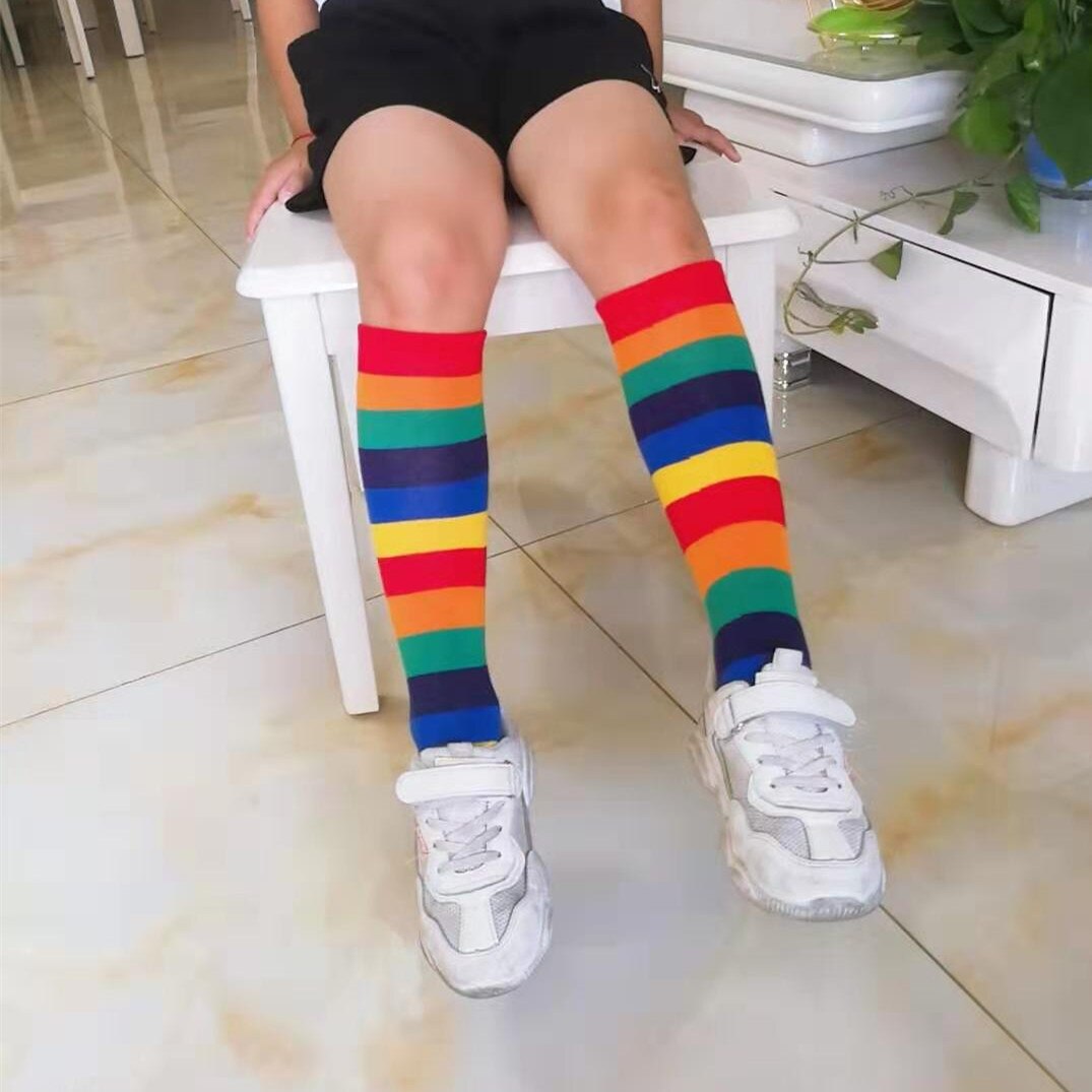 Kinder Jungen Mädchen Regenbogen Streifen Street Hip Hop Socken Kinder Bühne Zeigen Kalb Länge Socken Empfehlen 2-10 Jahr