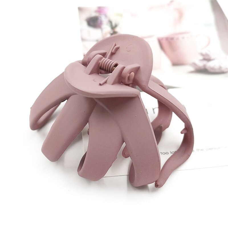 Solid Color Hair Claw Geometric Hollowing Simple Matte Crab Clamp for Women Girls Large Size Hair Clips Hair Accessories: 2