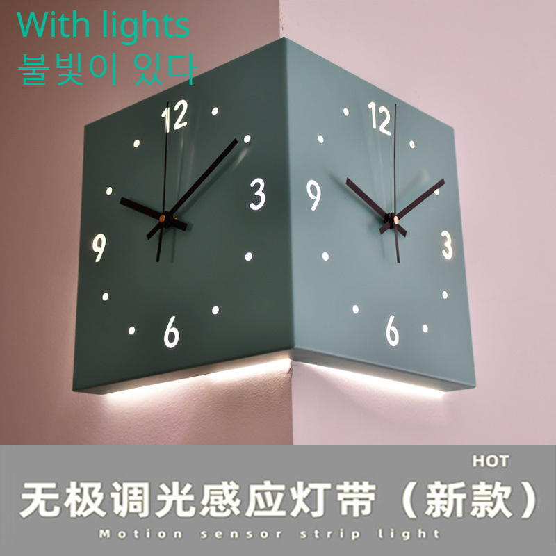 Reloj de pared de esquina con Sensor de luz , reloj de pared cuadrado Simple de doble cara con escala de números arábigos, reloj de pared analógico silencioso: Rojo