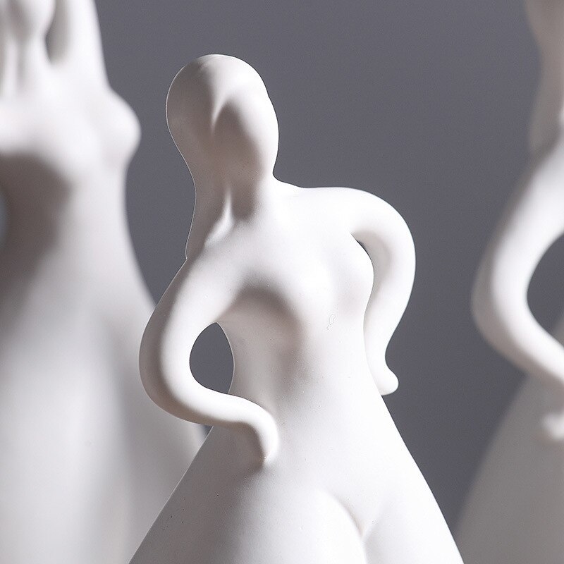Vilead keramik hvid fed dame danser statuer moderne dansende kvinder figurer til interiør nordisk boligindretningstilbehør