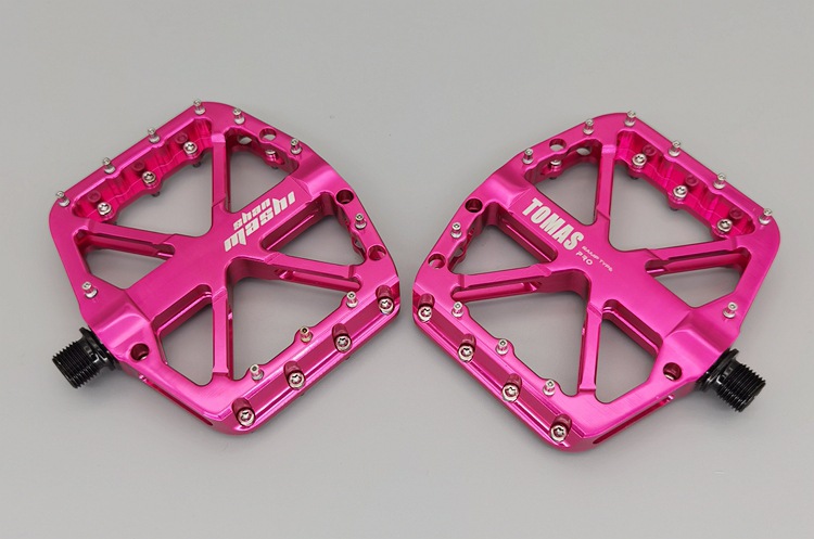 Ultra-light Mountain Bike Pedals CNC Aluminum Alloy Polished 3 Bearing Pedals Downhill Dirt Bike Anti-slip Bicycle Pedals: Pink