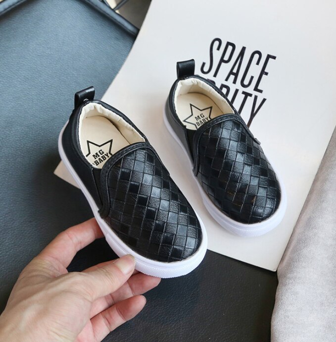 Kinderen Leren Schoenen - Klassieke Platte Loafers voor Jongens & Meisjes - School Prestatie Mokassins: Zwart / 24