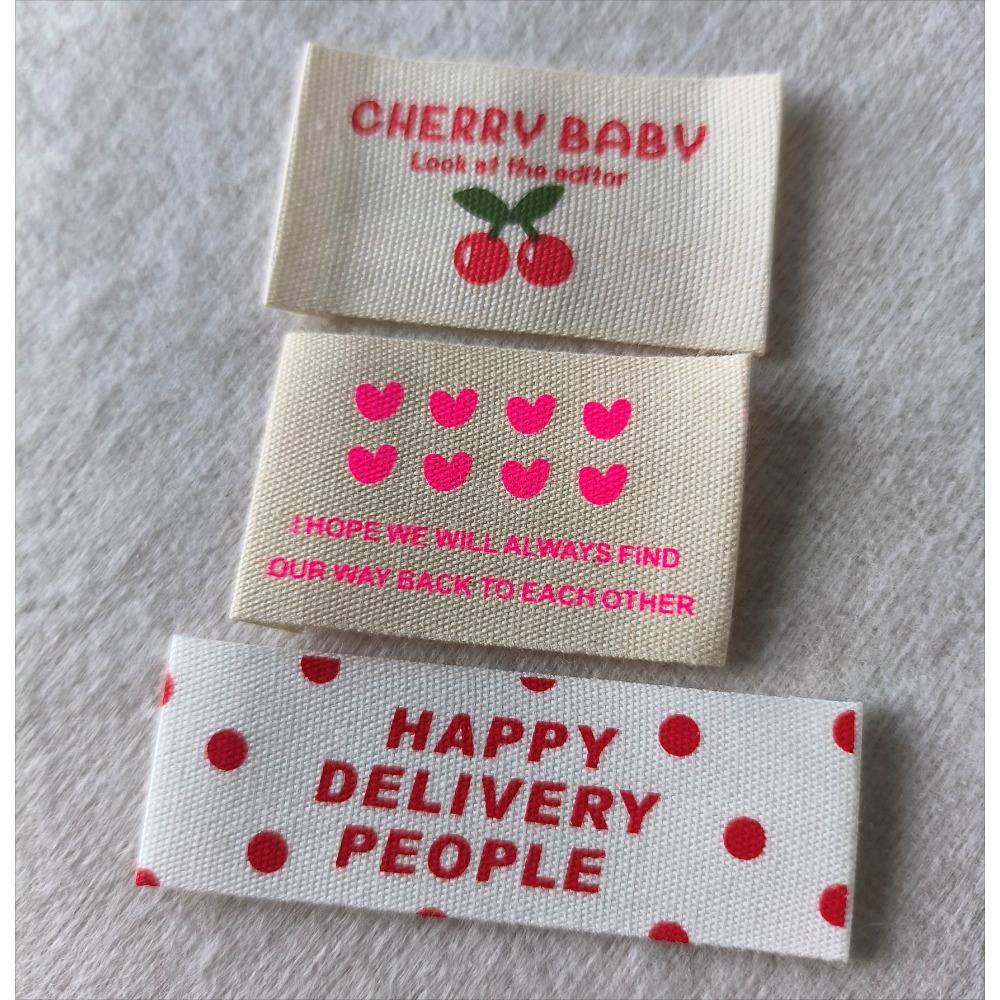 12 stijlen klaar voor 100% katoenen kledinglabels, bedrukte geweven tags met kersenbeerontwerp, schattige kinderstofverzorgingslabels