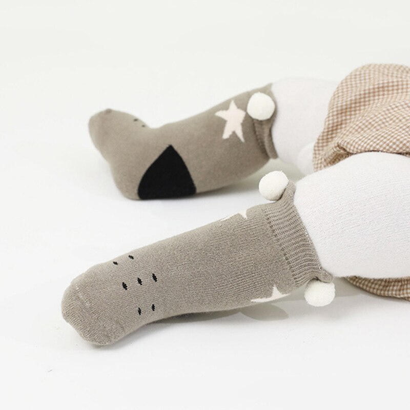 Zimowe ciepłe skarpetki dla noworodków śliczne pompon wełna jagnięca chłopcy dziewczęta skarpetki niemowlę maluch skarpetki podłogowe 0-1Y